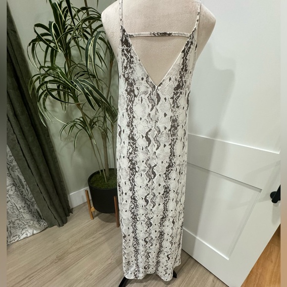 She & Sky Python dress - Picture 2 of 6